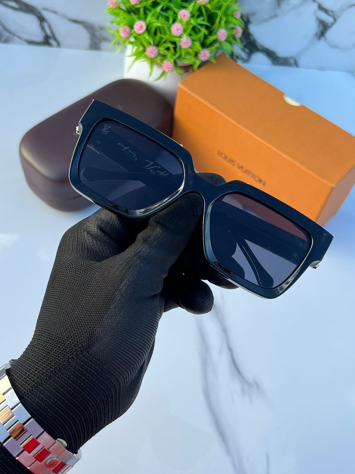 Lou millionaire black gold A